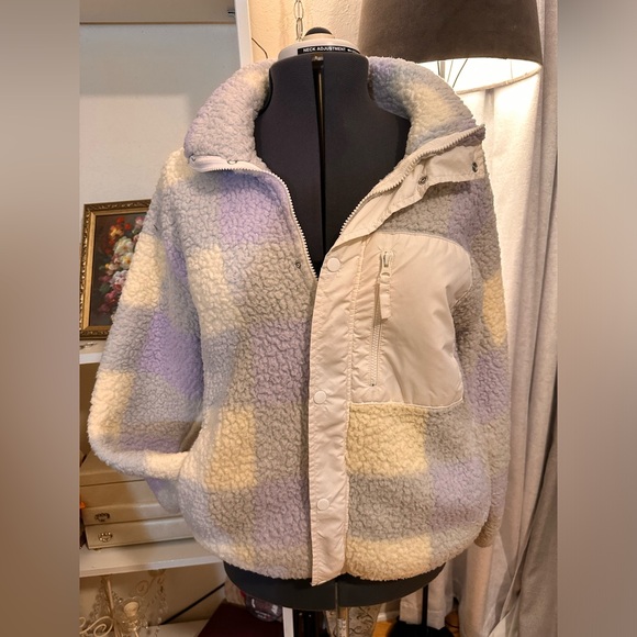 URBAN OUTFITTERS LAURA FLEECE IN SZ S - EUC Very OVERSIZED- Shearling Coziness - Picture 8 of 15